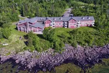 Lomakeskus Cove Point Lodge