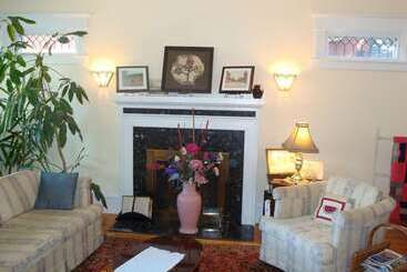 Hotel Downtown Bed And Breakfast