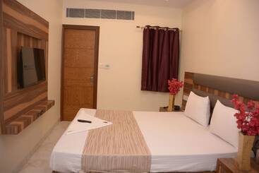 Отель Golden Oasis Delhi