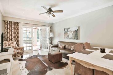 Hotelli Accommodation At Vans Self Catering