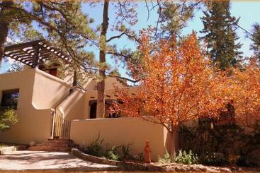 בית מלון כפרי Adobe Inn At Cascade