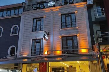 Отель Magnaura House