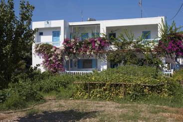 Жильё для туристов Mira Mare Studios