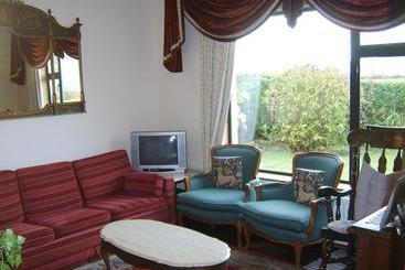 An Dooneen, The Hurley Farm B&b