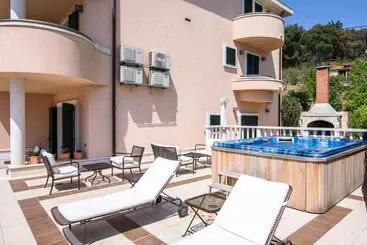 Hotel Apartment Villa Lavandula   Swimming Pool View