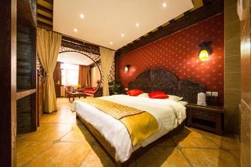فندق Lijiang He Mu Ju Family Inn