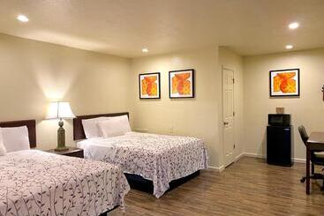 فندق Whistling Pines   Daily & Extended Stay, Elizabeth City