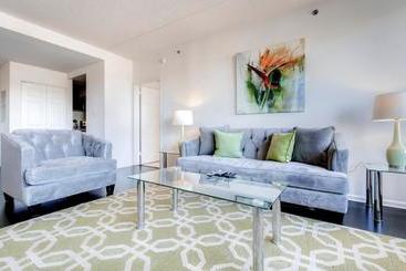 ホテル Global Luxury Suites Next To Providence Place Shopping Mall