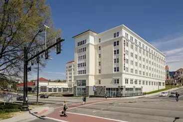 ホテル Madison & Shenandoah Conference Ctr