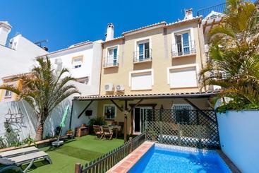 هتل Villa Mirto Canovas Nerja