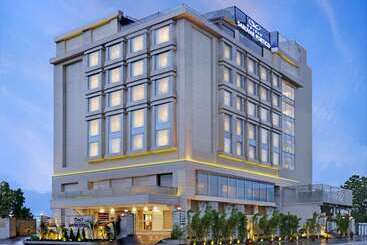 ホテル Golden Sarovar Portico Amritsar