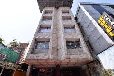 Hotel OYO Flagship 48912 Chandrika Residency MG Road