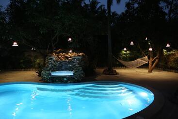 Szálloda Shantie Shakthi Vagator Resort With Swimming Pool