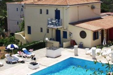 Lianos Hotel Apartments