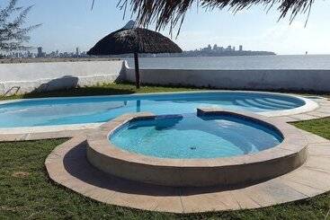 هتل Catembe Beach Lodge