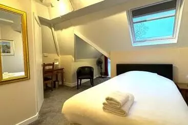 Hotelli Fairlawns Guest House