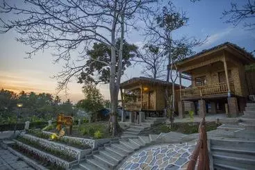 هتل Jl Lodge Ngwe Saung