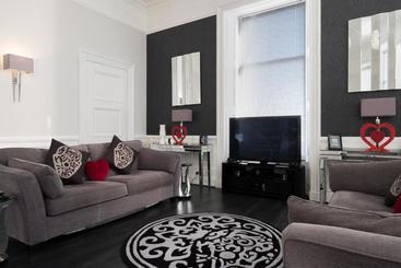 Отель Marks At The Manor