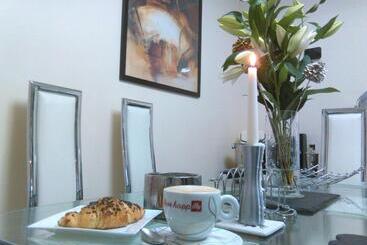 Bianca S House Hotel Heathrow Airport