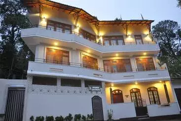 Hotel Camarin Residence