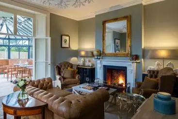 Hotel Crestow House