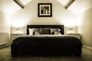 هتل The Old Granary Holiday Cottage