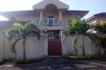 ホテル The Villa 9 At Seaview Estate