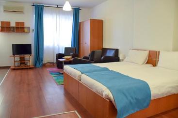 هتل West Gate Studios