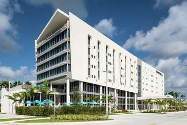 Отель Doubletree By Hilton Miami   Doral, Fl