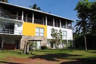 בית מלון כפרי Good Life Unawatuna