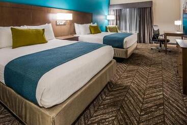 Best Western Plus Bolivar Hotel & Suites