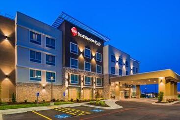 Best Western Plus Bolivar Hotel & Suites