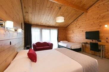 Lockwood Manor Motel