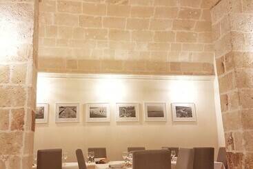 Hotell Antica Masseria Torre Mozza