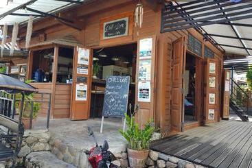 Отель Chill Lom House  Adults Only