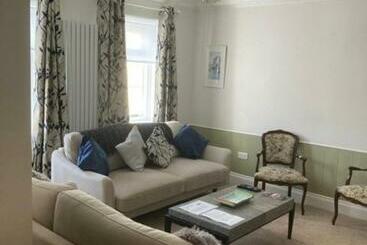 هتل The Captain's House