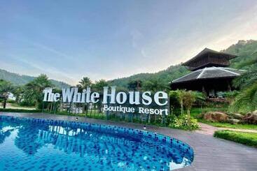 Отель The White House Boutique Resort