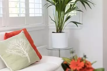 ホテル Justb Deva Edinburgh