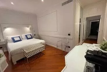 هتل Suite Fontana Di Trevi