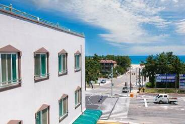 Hotel Mangsang East House