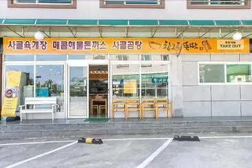 Hotelli Mangsang East House
