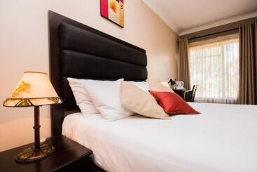 هتل Riverstone Guest Lodge