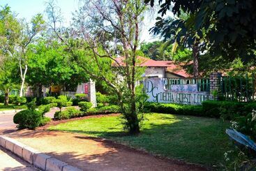 پانسیون Decha Guest Lodge