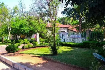 پانسیون Decha Guest Lodge