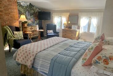 צימר Buttonwood Inn On Mount Surprise