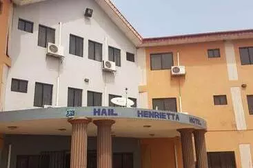 هتل Hail Henrietta