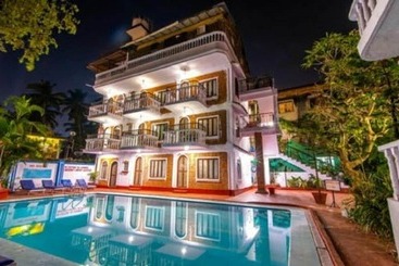 Hotel Ocean Waves Meera