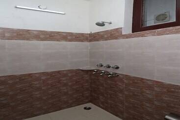 Oyo 20024 Hotel Star Court