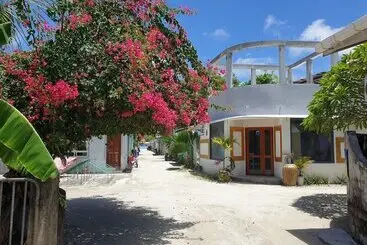 پانسیون Beach Heaven Maldives   Golden Turtle Guest House
