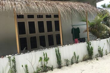 پانسیون Beach Heaven Maldives   Golden Turtle Guest House